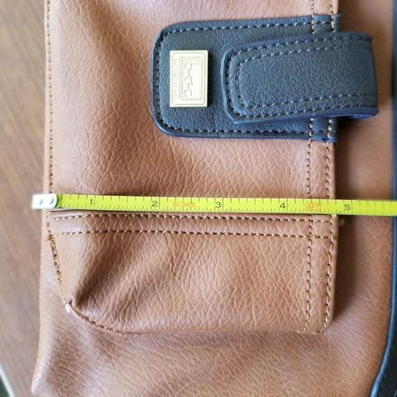 b·ø·c purse with wristlet - Picture 7 of 7